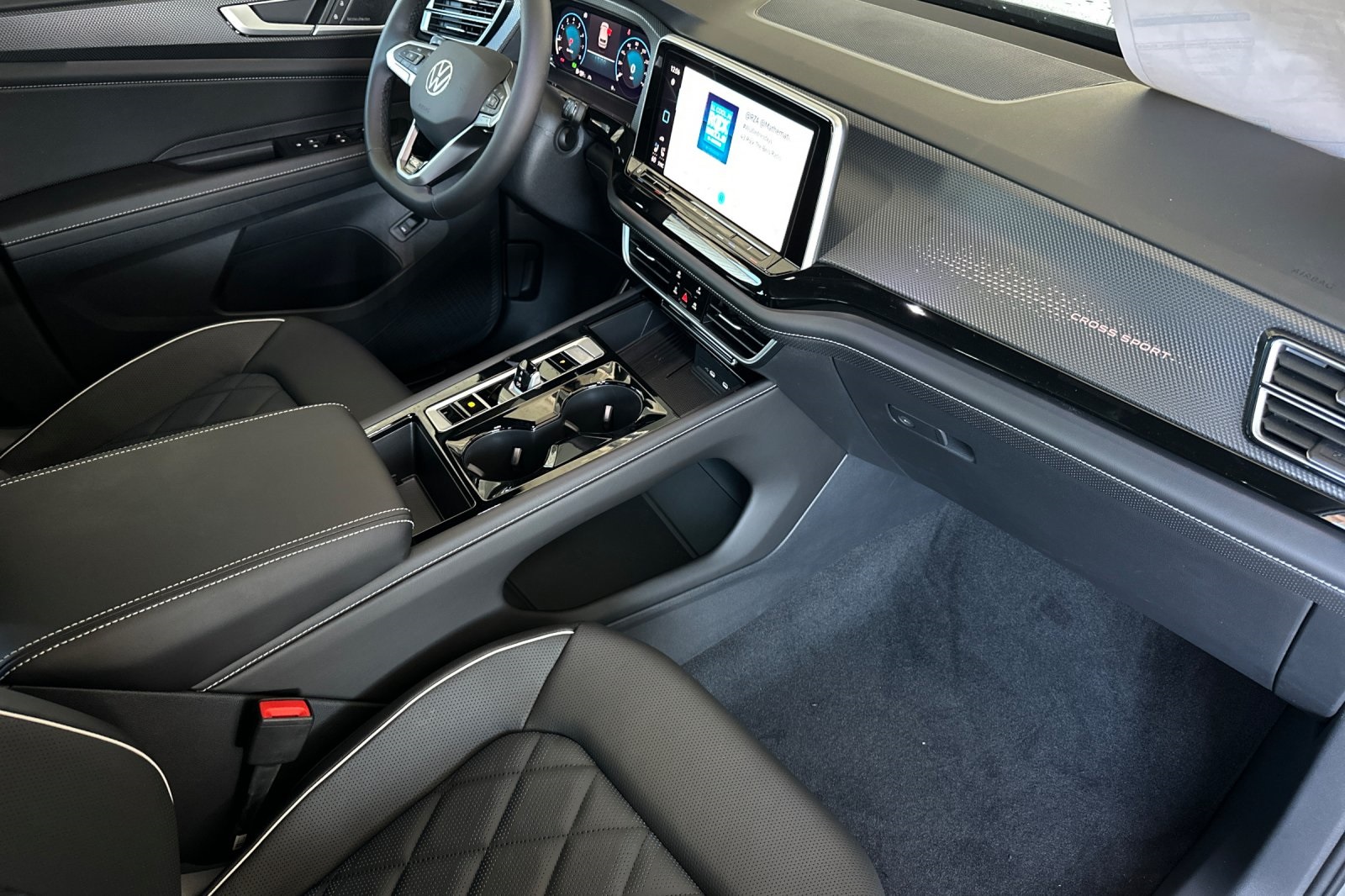 2026 Volkswagen Atlas Cross Sport SEL Premium R-Line photo 15
