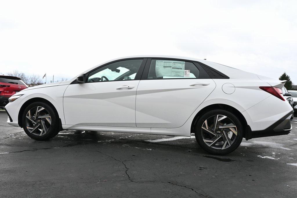 2025 Hyundai Elantra SEL Sport photo 2