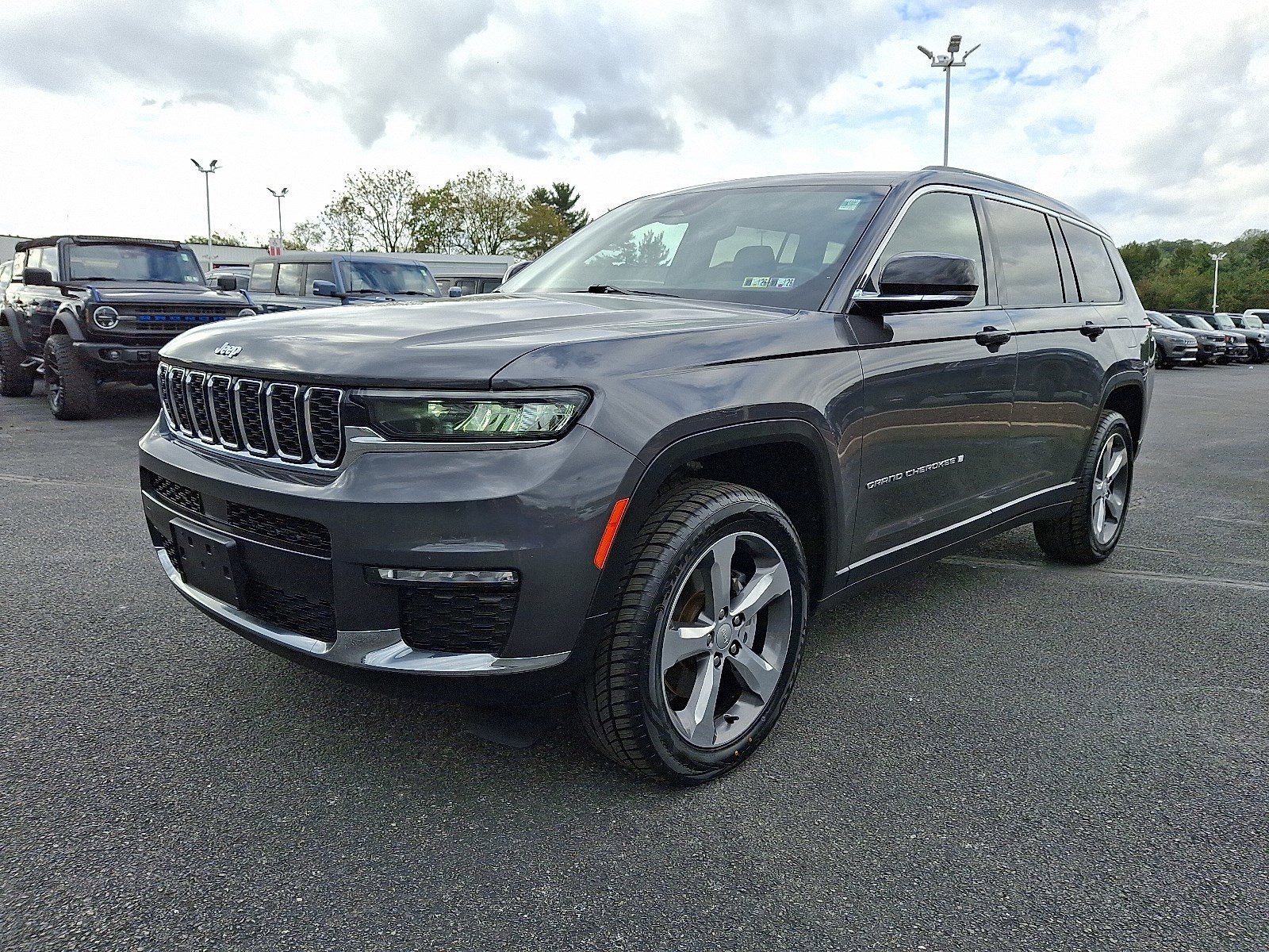 2022 Jeep Grand Cherokee Limited photo 3