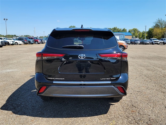 2023 Toyota Highlander Limited photo 2
