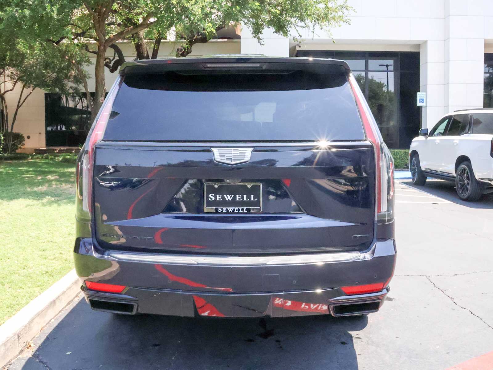 2021 Cadillac Escalade ESV Sport Platinum photo 3