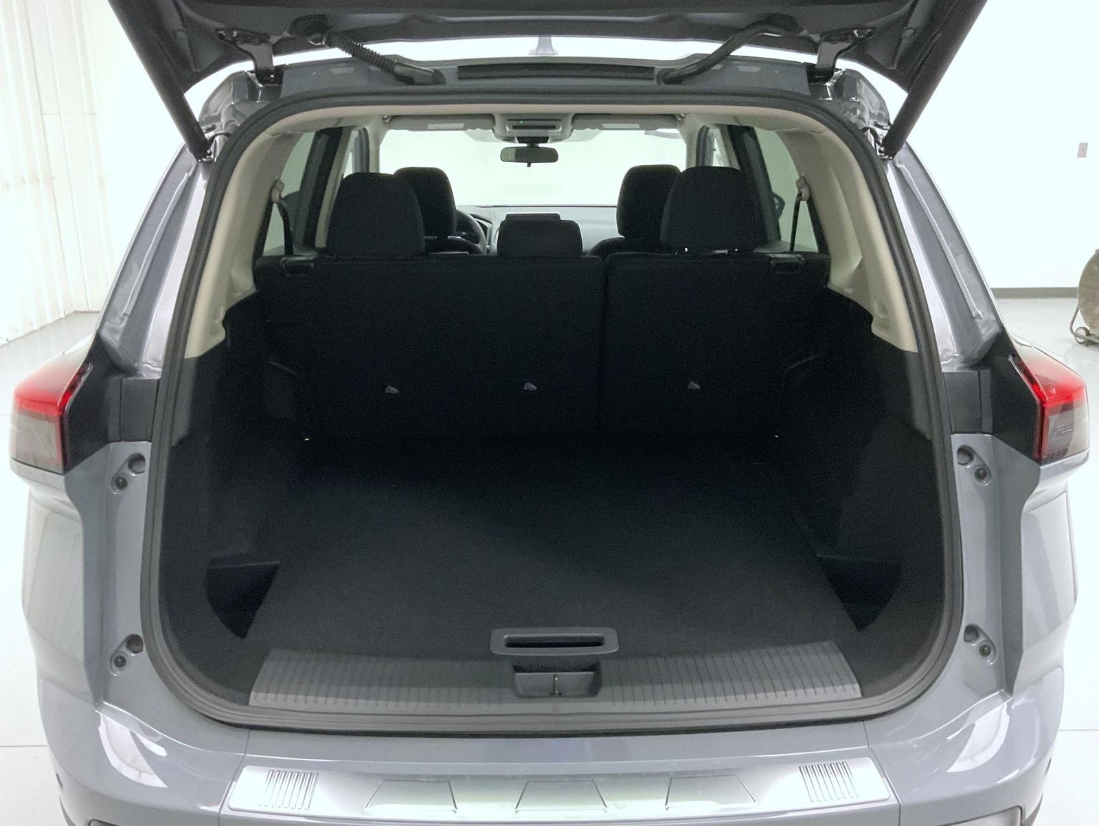 2026 Nissan Rogue SV photo 5