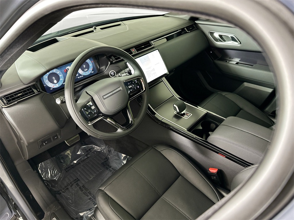 2026 Land Rover Range Rover Velar SE photo 10