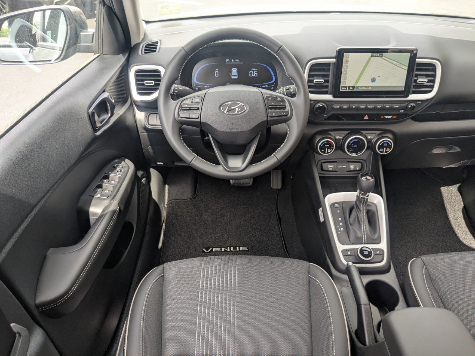 2025 Hyundai Venue SEL Limited photo 12