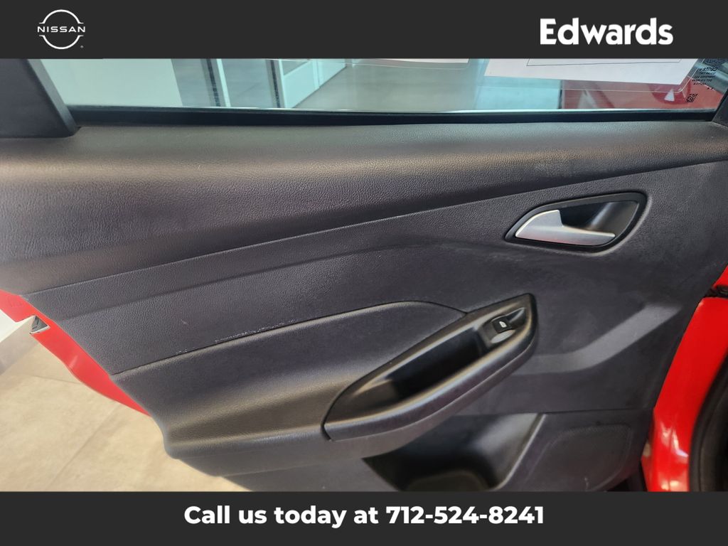 2015 Ford Focus SE photo 12