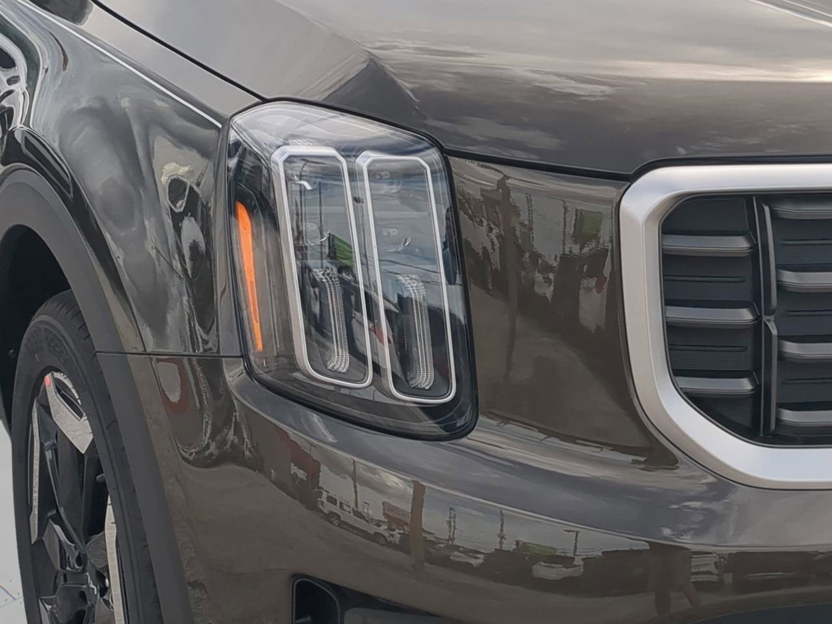 2025 Kia Telluride S photo 8