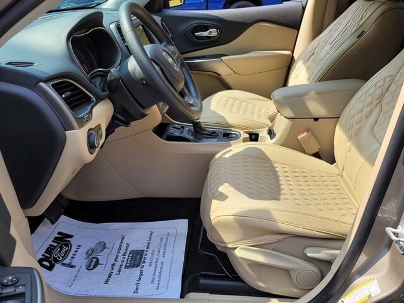 2019 Jeep Cherokee Latitude photo 3
