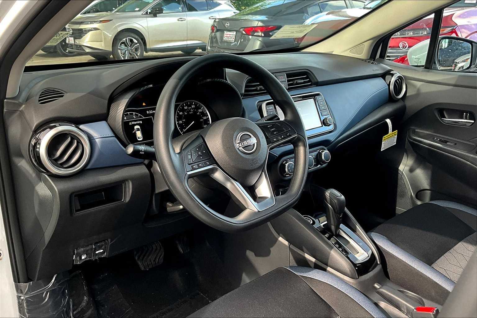 2025 Nissan Versa SV photo 9