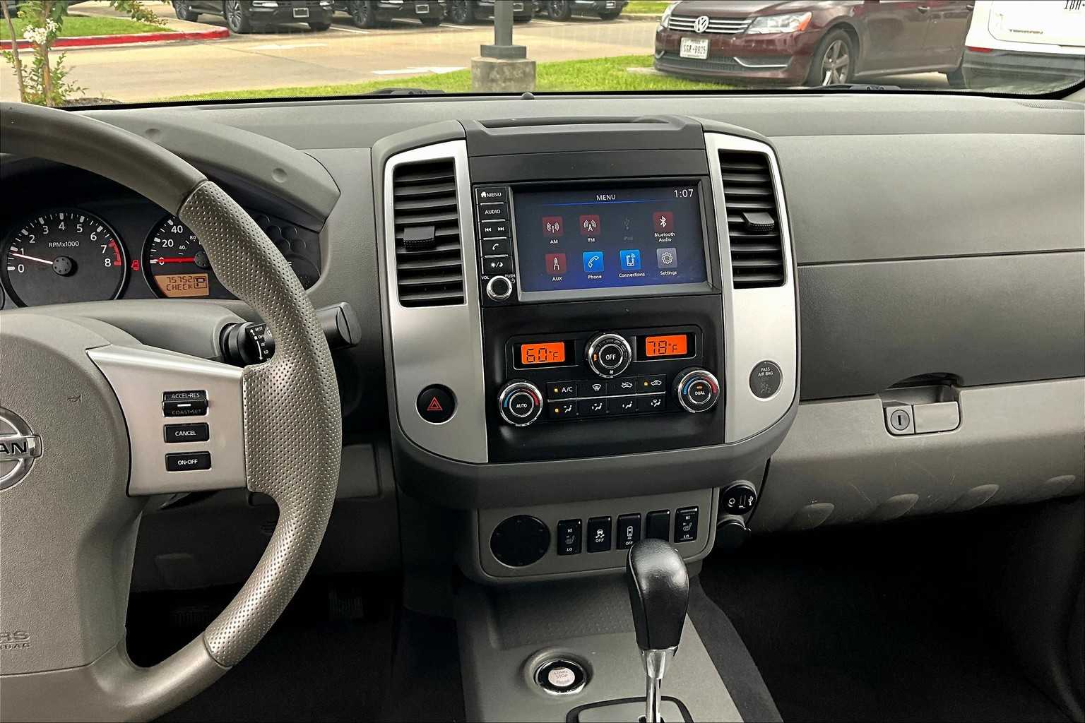 2020 Nissan Frontier SV Crew Cab photo 5