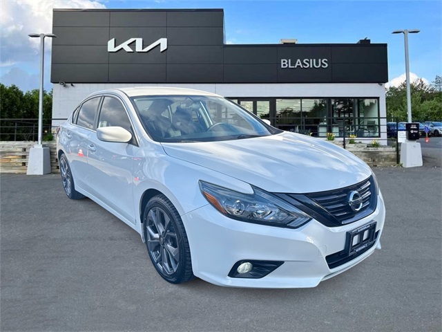 Used 2017 Nissan Altima SR with VIN 1N4AL3AP6HC482868 for sale in Waterbury, CT