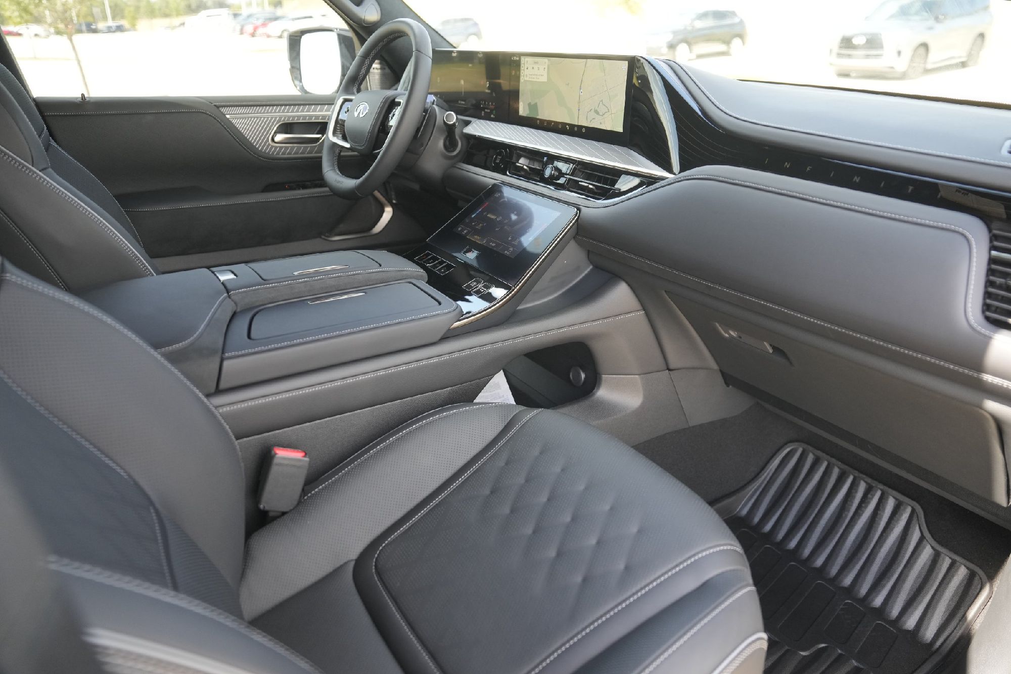 2025 Infiniti QX80 photo 13