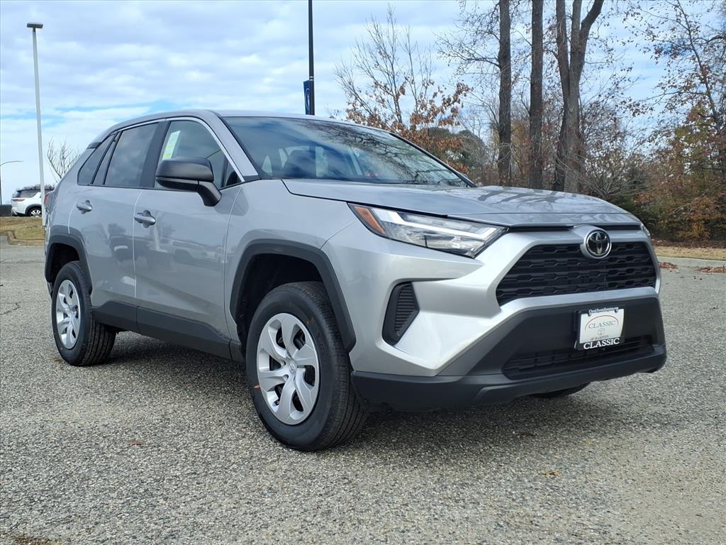 2025 Toyota RAV4 LE's photo