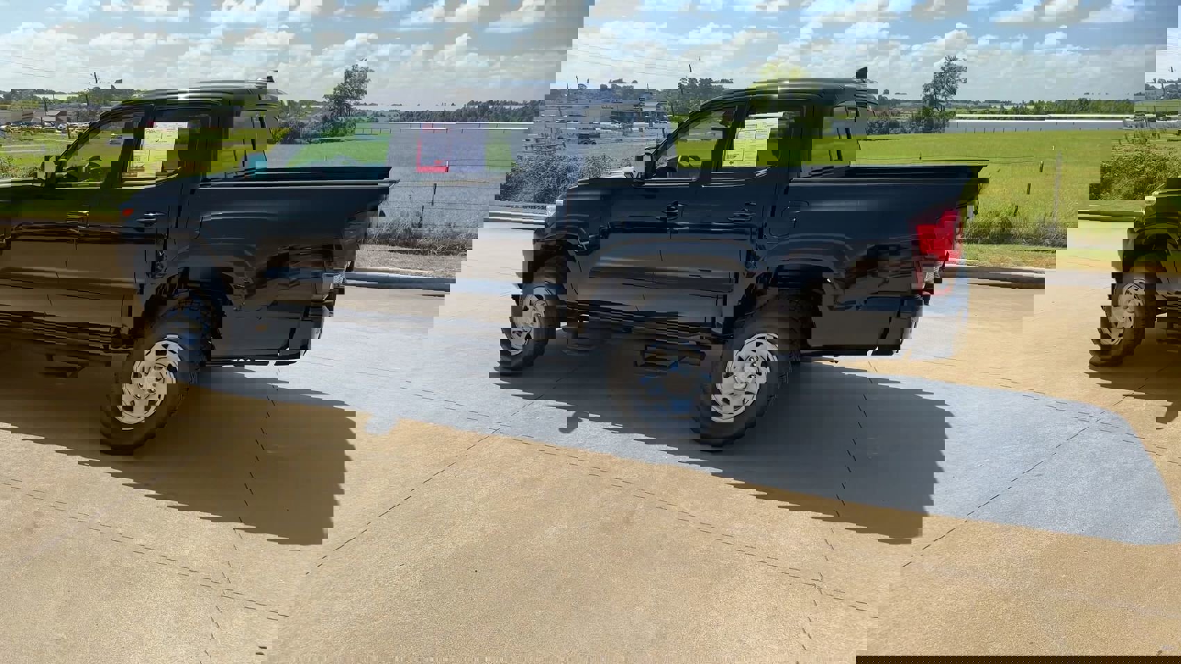 2022 Toyota Tacoma 4x4 SR Double Cab V6 photo 5