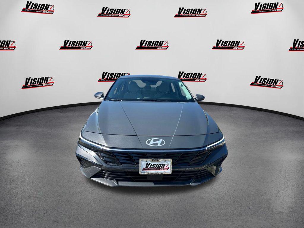 2025 Hyundai Elantra Limited photo 2