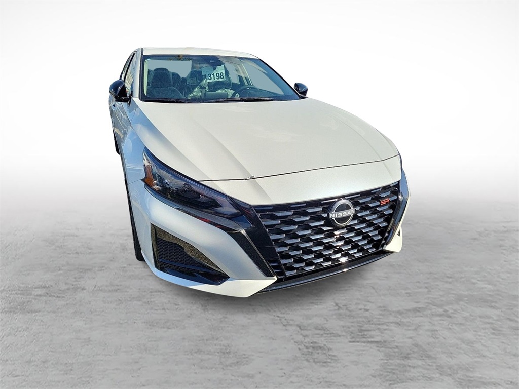 2025 Nissan Altima SR photo 2