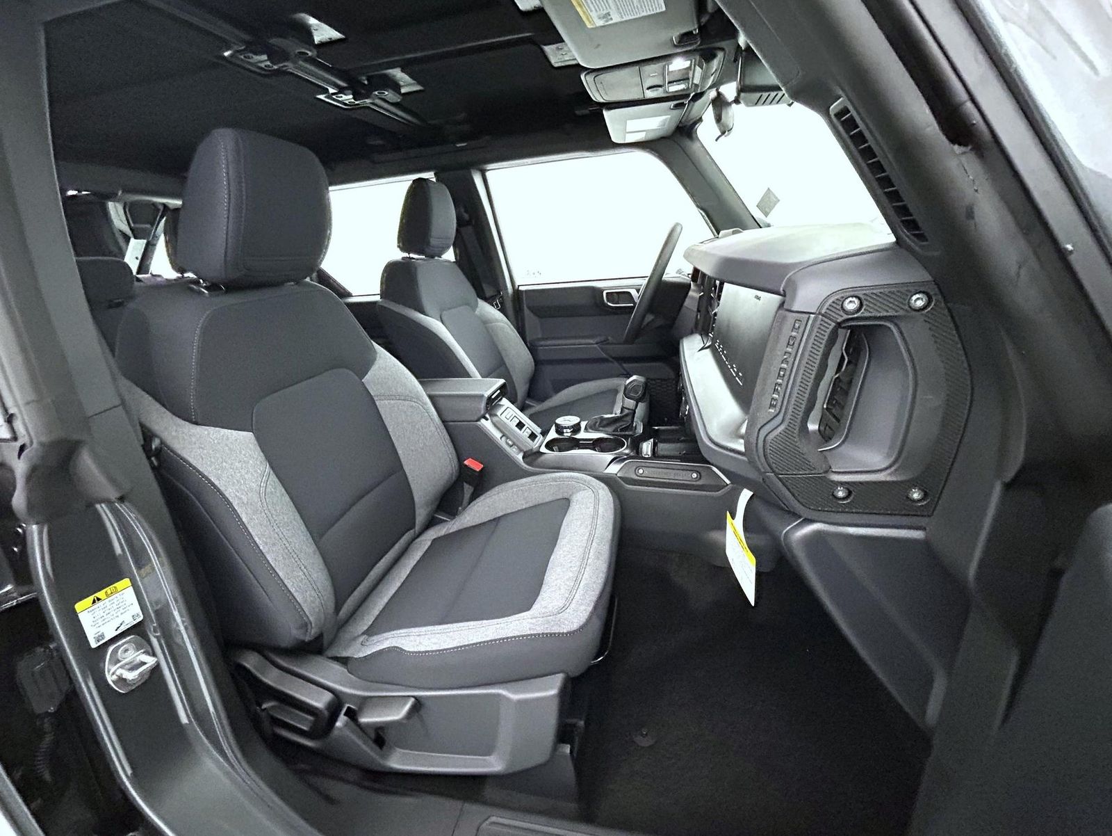 2025 Ford Bronco Base photo 14