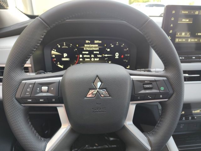 2025 Mitsubishi Outlander SE photo 10