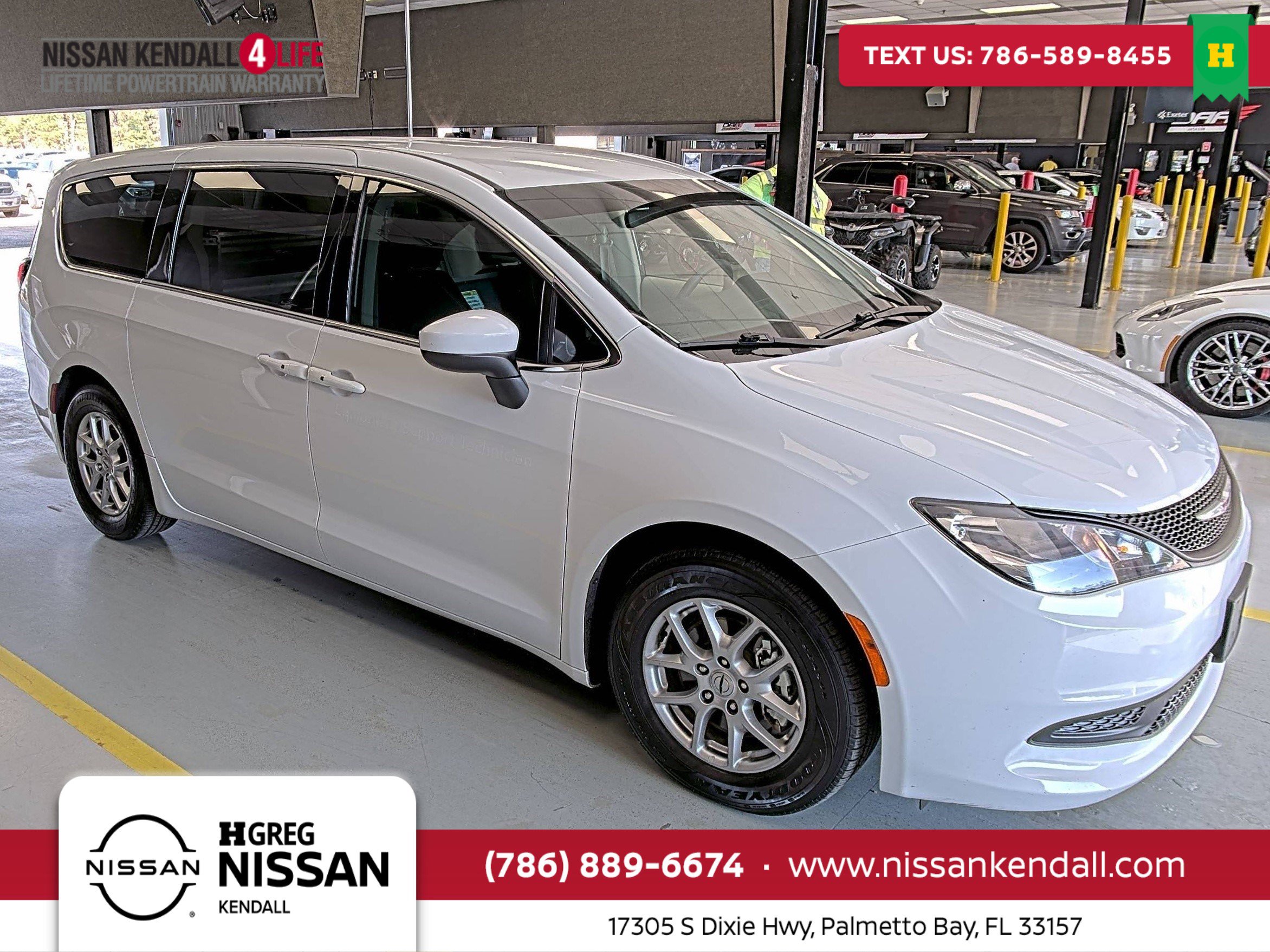 Pre-Owned 2023 Chrysler Voyager LX's photo