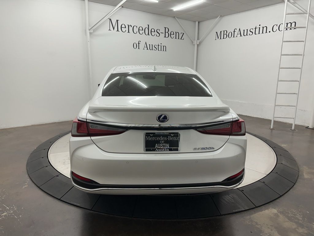 2021 Lexus ES 300h photo 6