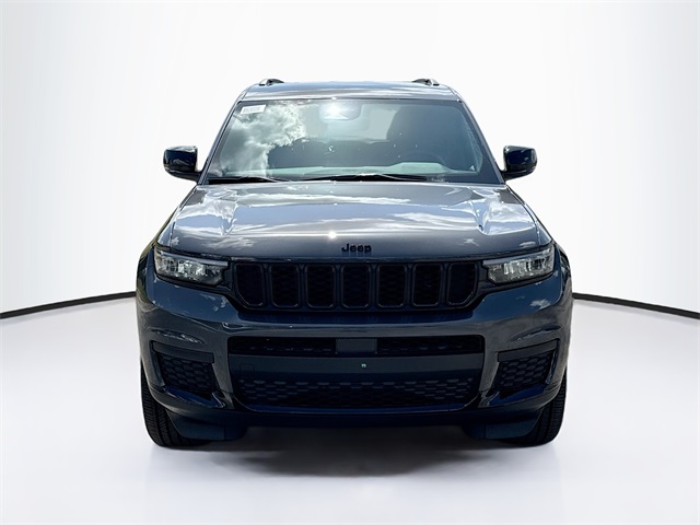 2025 Jeep Grand Cherokee Altitude photo 2