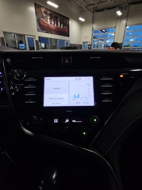 2020 Toyota Camry SE photo 19