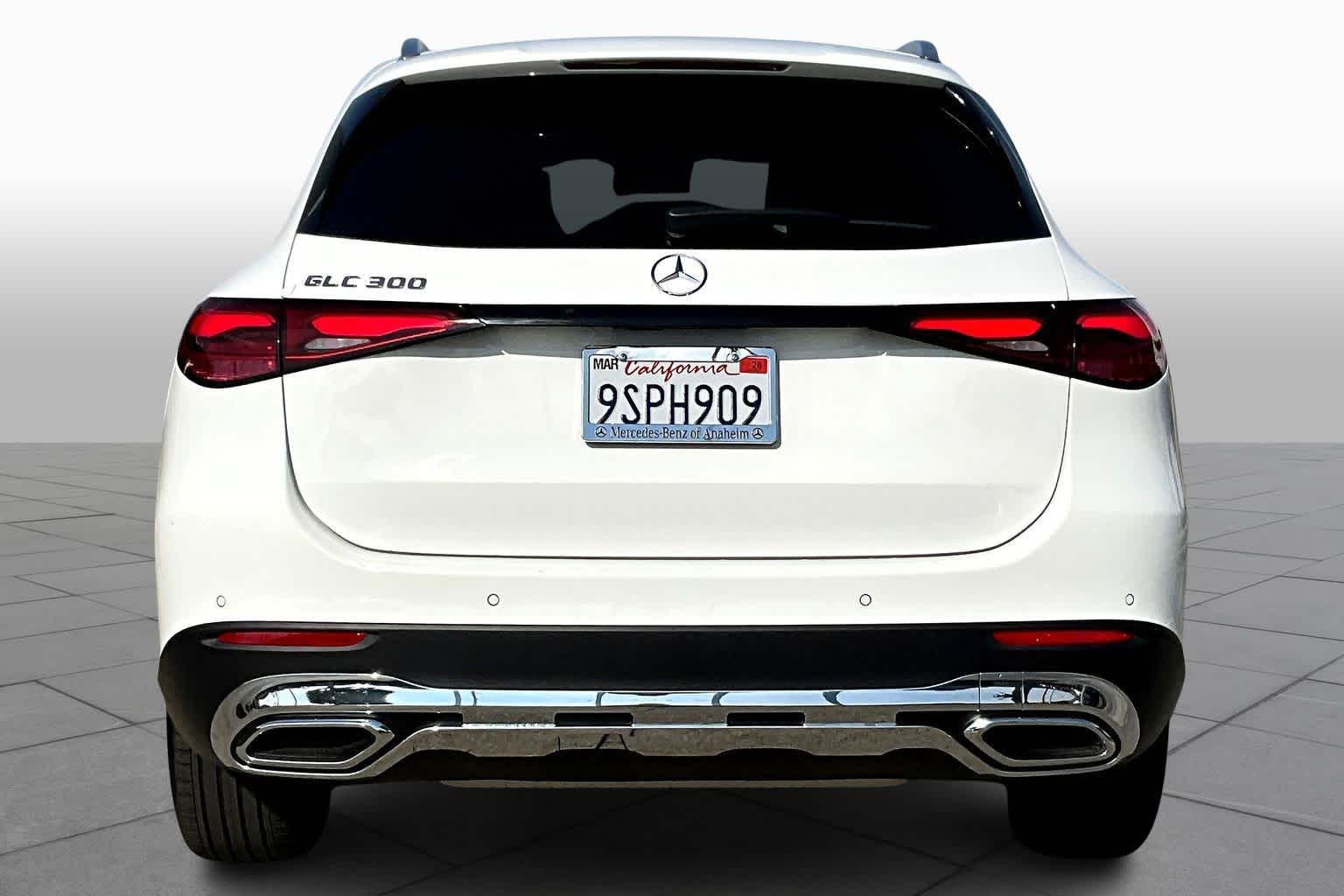 2025 Mercedes Benz GLC 300 photo 4