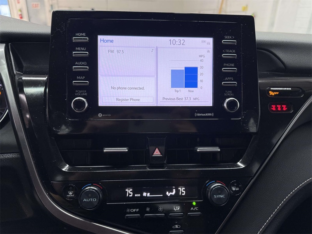 2023 Toyota Camry SE photo 3