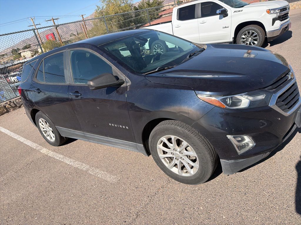 2020 Chevrolet Equinox LS photo 2