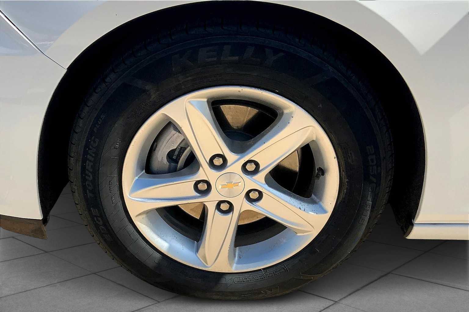 2024 Chevrolet Malibu LS photo 9