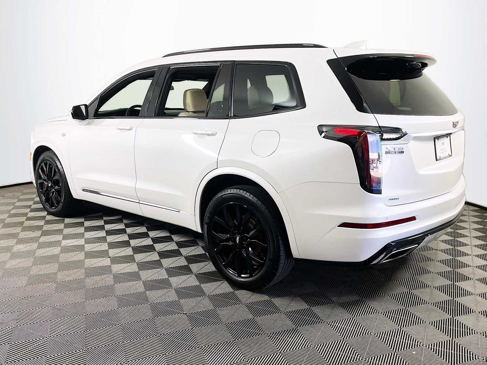 2024 Cadillac XT6 Sport photo 6