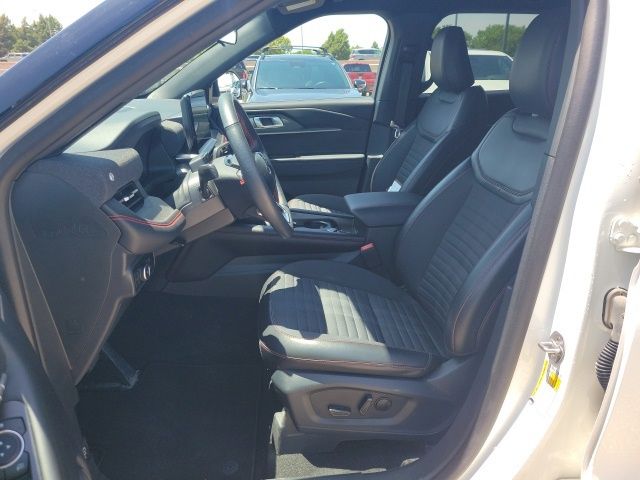2025 Ford Explorer ST-Line photo 13