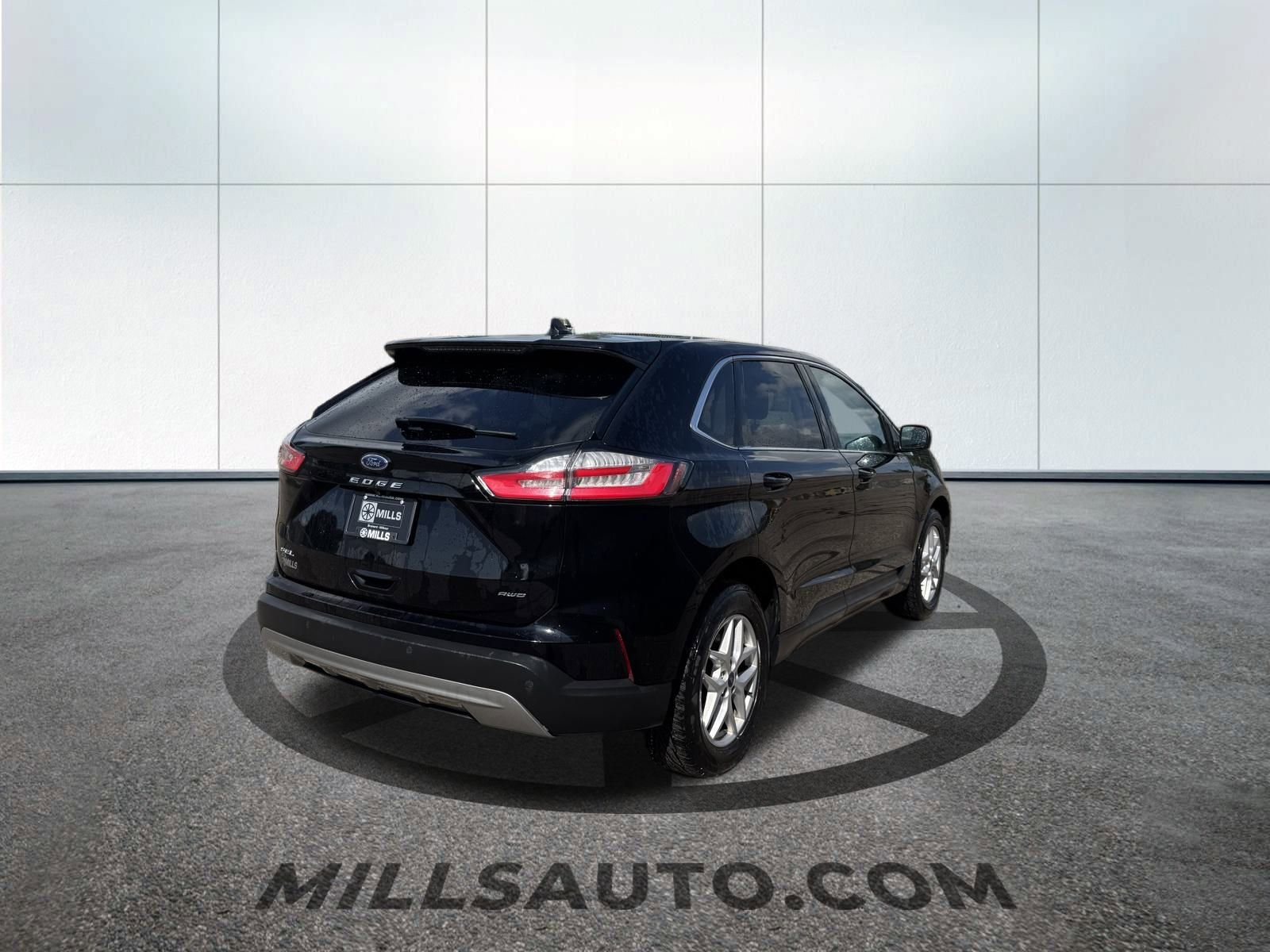 2022 Ford Edge SEL photo 2