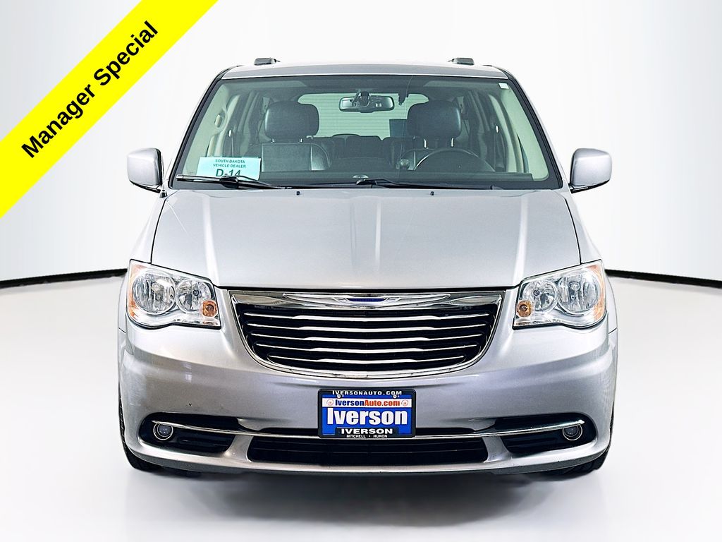 Used 2015 Chrysler Town & Country Touring with VIN 2C4RC1BG5FR538061 for sale in Huron, SD