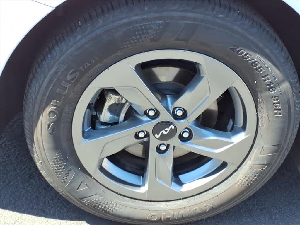 2022 Kia K5 LXS photo 11