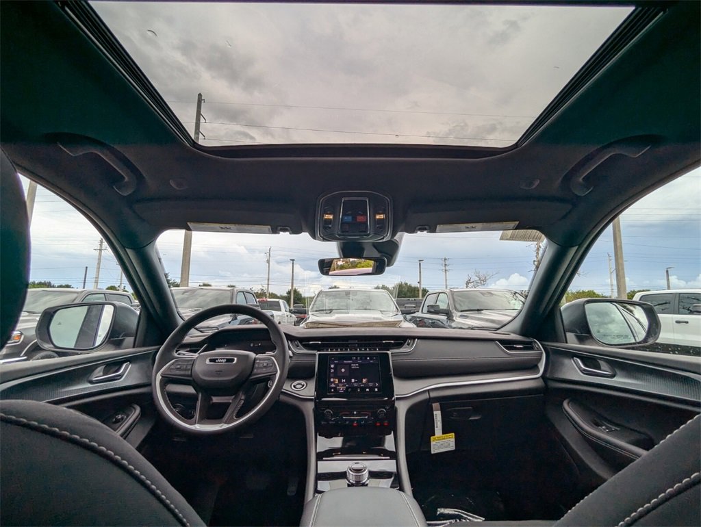 2025 Jeep Grand Cherokee Laredo X photo 10