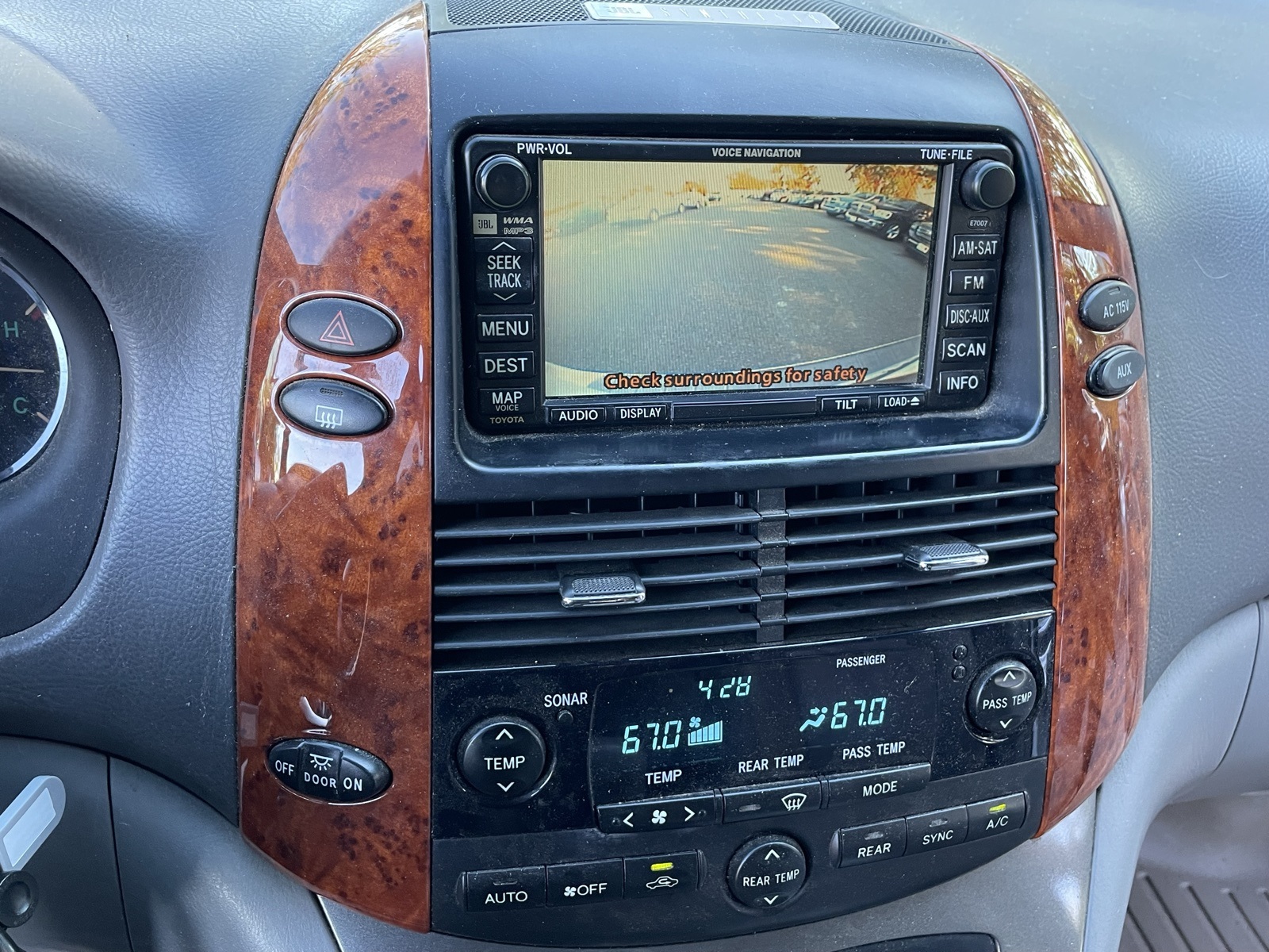 2008 Toyota Sienna XLE photo 18