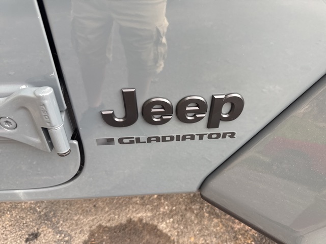 2025 Jeep Gladiator Sport S photo 8