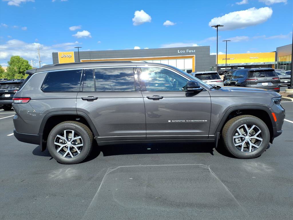 2025 Jeep Grand Cherokee Limited photo 17