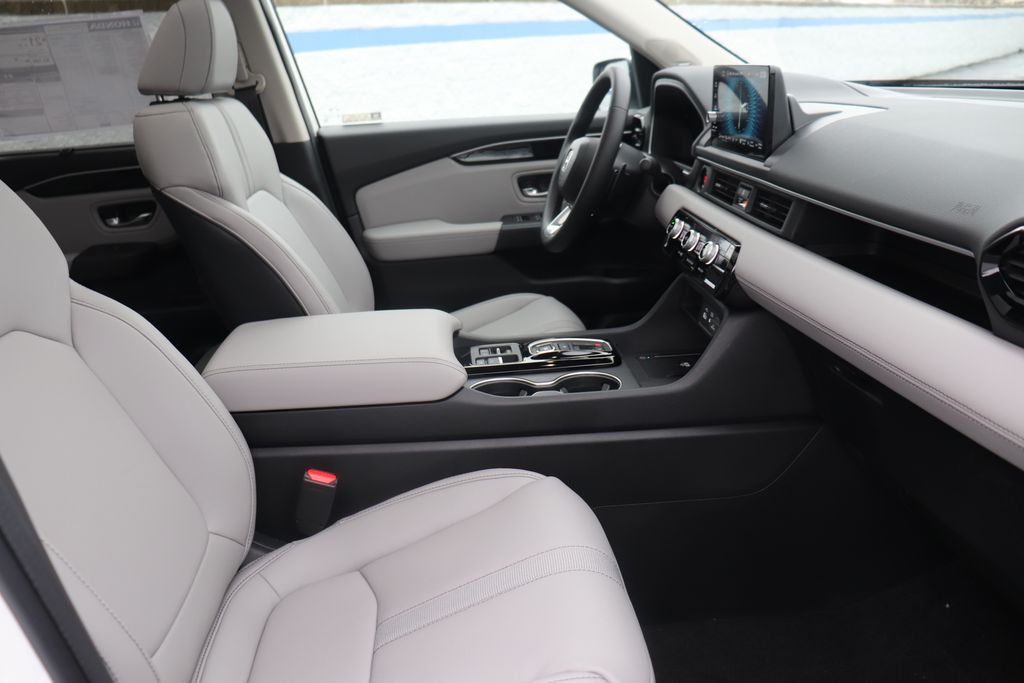 2025 Honda Pilot Touring photo 19