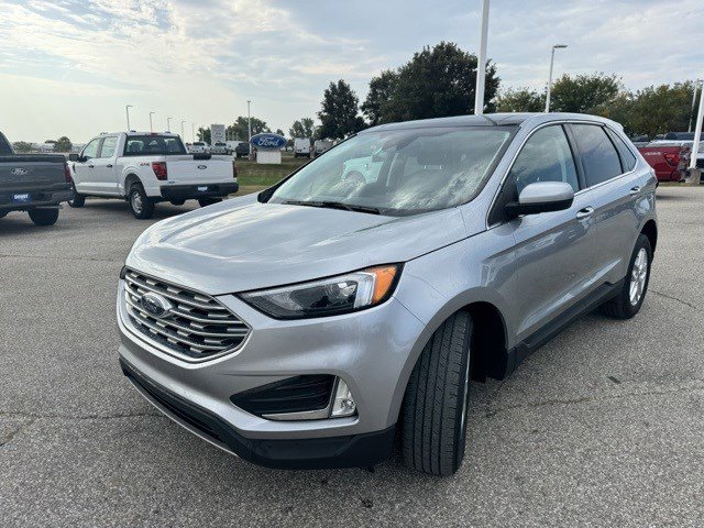 2022 Ford Edge SEL photo 3