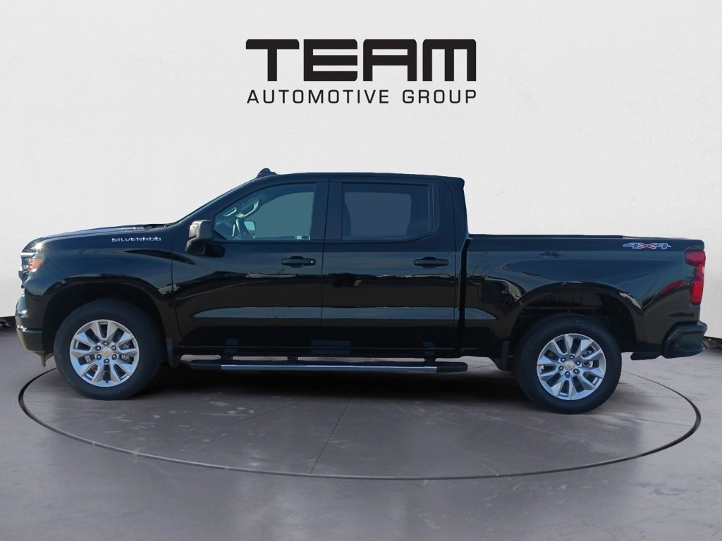 2025 Chevrolet Silverado 1500 Custom photo 4