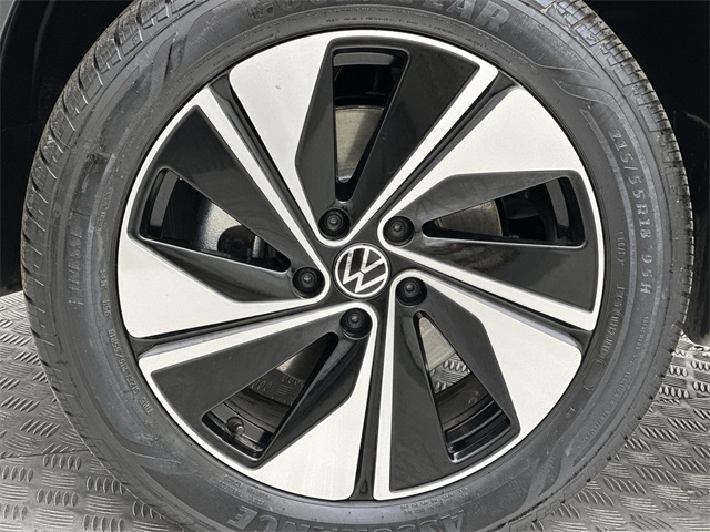 2025 Volkswagen Taos SE photo 2