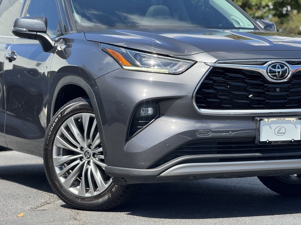 2021 Toyota Highlander Platinum photo 2