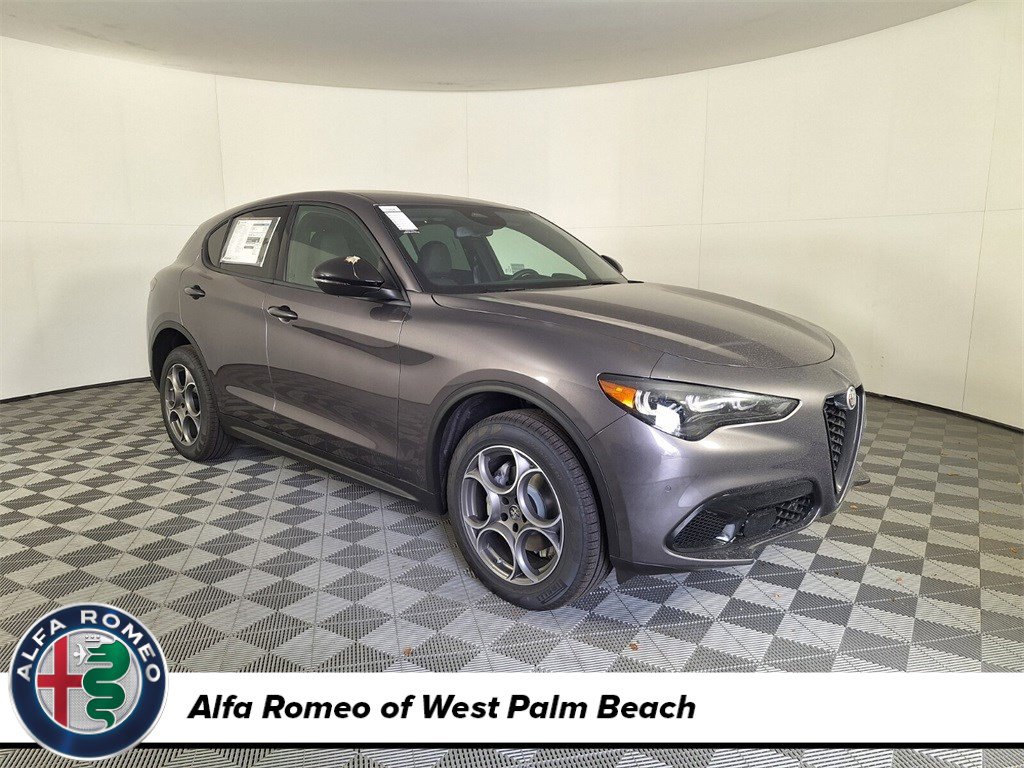 2025 Alfa Romeo Stelvio Base