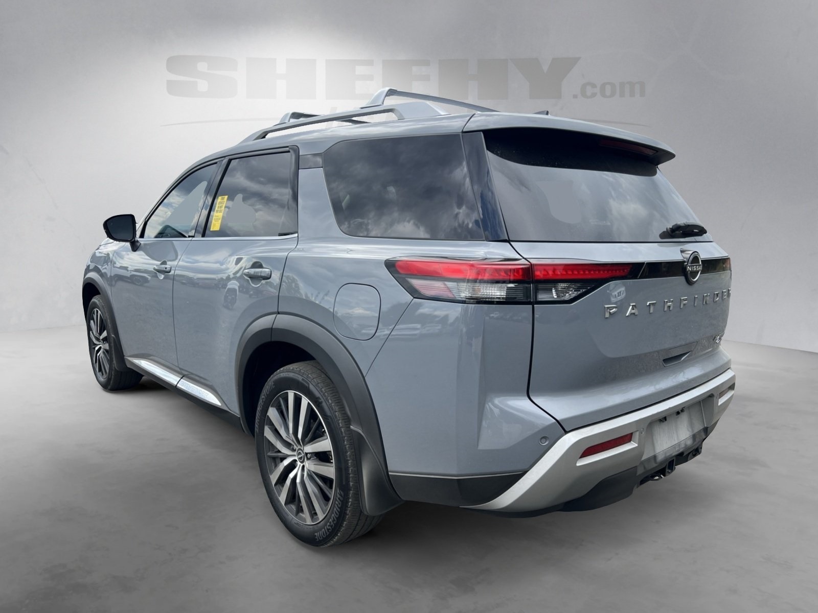 2022 Nissan Pathfinder Platinum photo 11