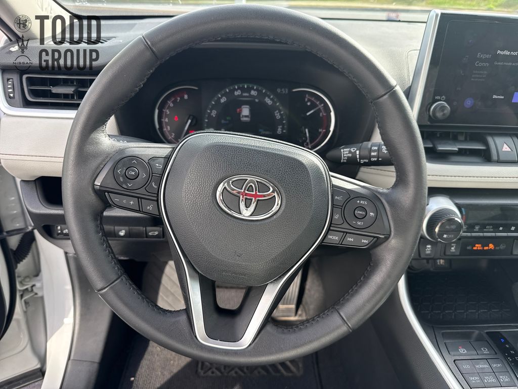 2023 Toyota RAV4 XLE photo 14