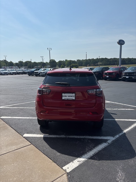 2023 Jeep Compass Limited photo 4