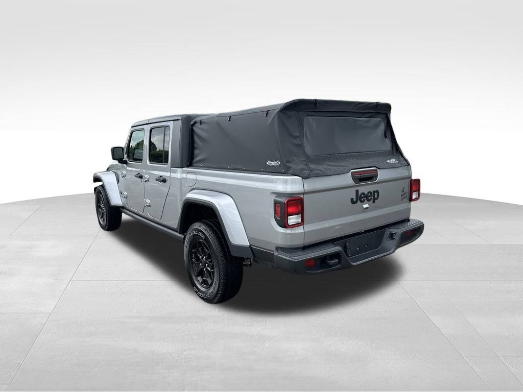 2021 Jeep Gladiator Willys photo 2