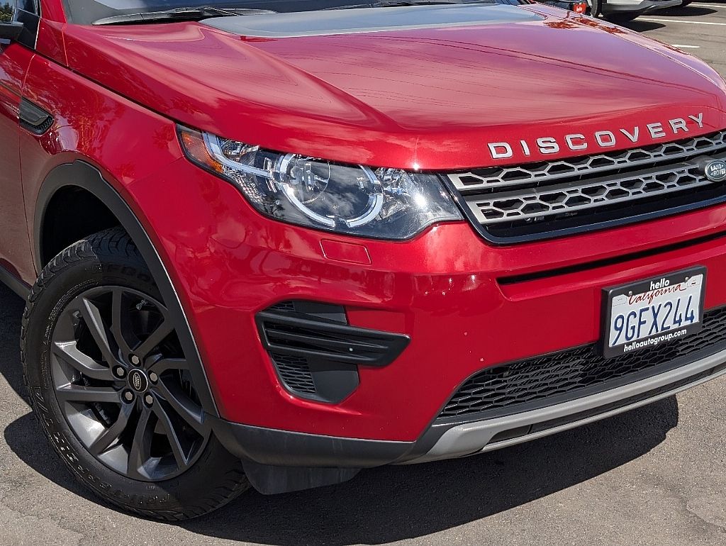 2017 Land Rover Discovery Sport SE photo 3
