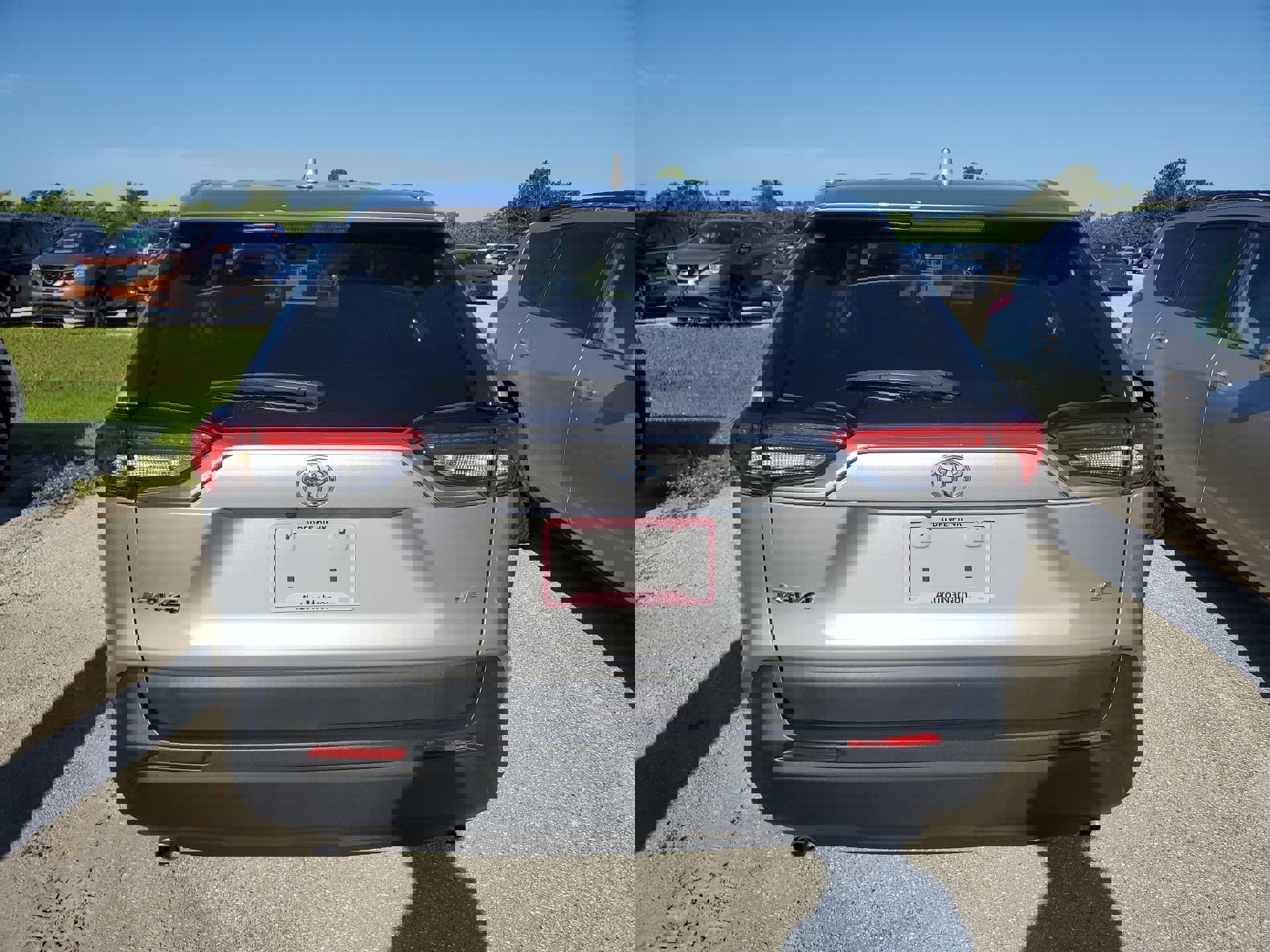 2023 Toyota RAV4 LE photo 4